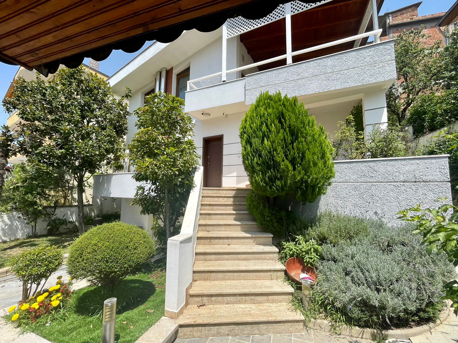 Vile 3 kateshe ne shitje te Vilat Gjermane 580.000€