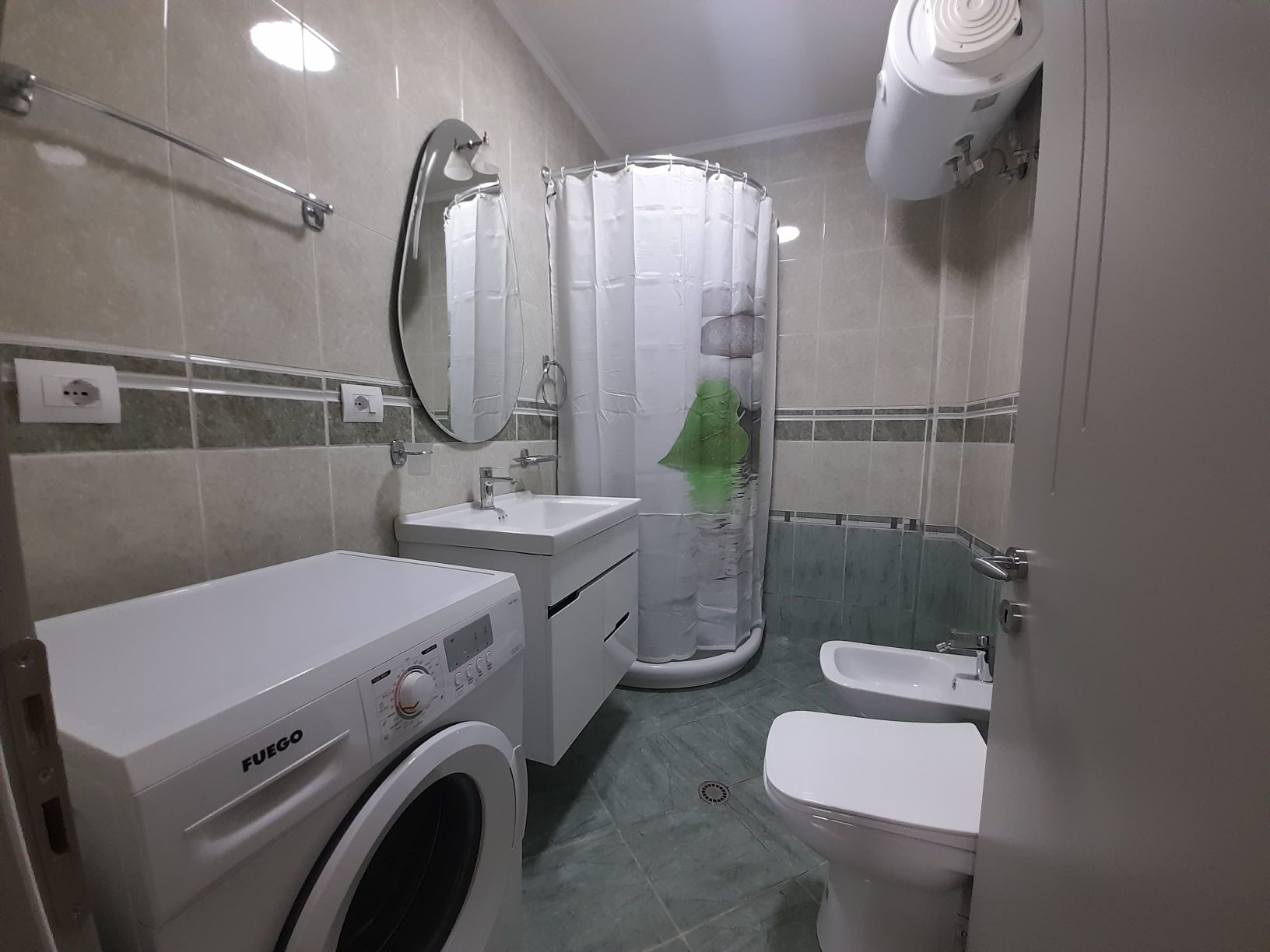 Jepet me qera apartament 2+1 te stacioni i trenit