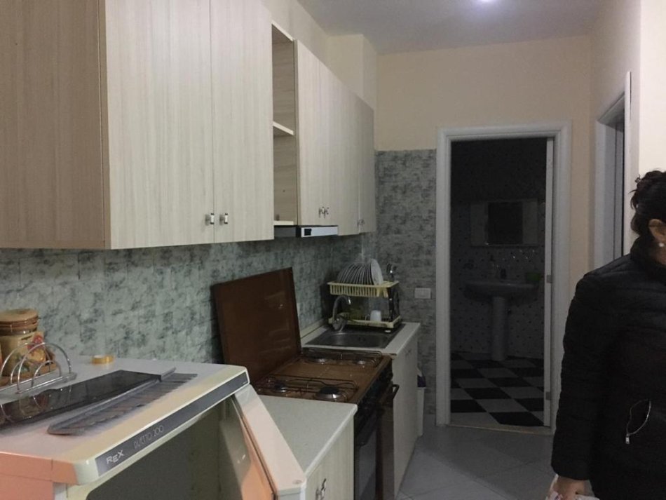 Jepet Shtepi  per shitje,    ne Pallat i Ri 1+1   ID   11853