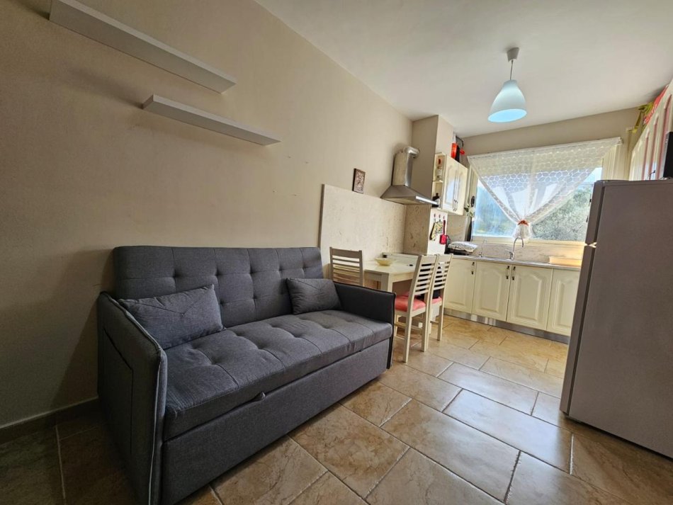 Jepet Shtepi  me qera,    ne Pallat i Ri 1+1  11806