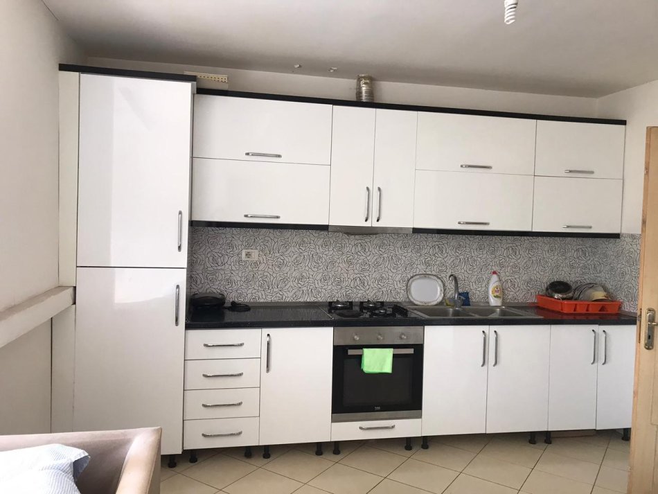 Shitet apartament 2+1 në zonen e Unazes së Re,Astir.