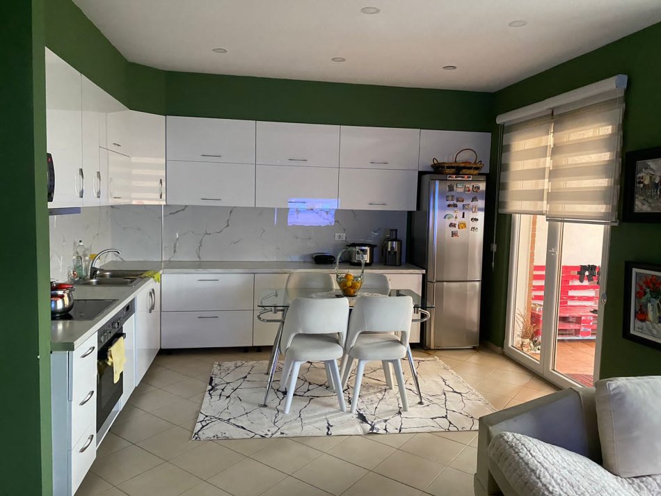 Tirane, Shitet 2+1+2+2, Kati 3, 123m², 134.000€ (Fresku, Kompleksi Trebicka)