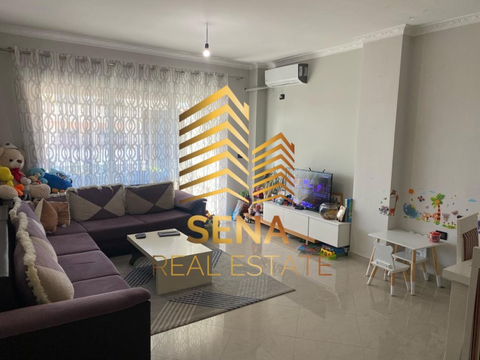 Tirane, jepet me qera apartament 2+1 Kati 7, 105 m² 400 € (Rruga Mikel Maruli)