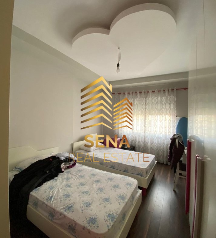 Tirane, jepet me qera apartament 2+1 Kati 7, 105 m² 400 € (Rruga Mikel Maruli)