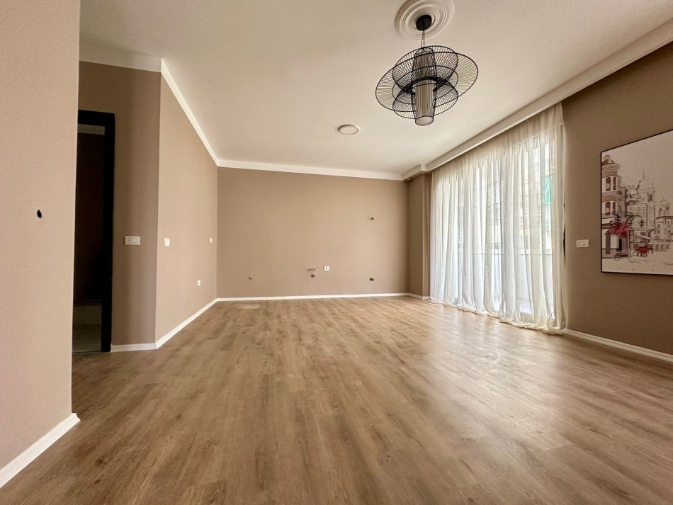 Rruga e Kavajes. Shitet Apartament 2+1 me Hipoteke. Siperfaqe 96 m2. Cmimi 210.000 Euro...