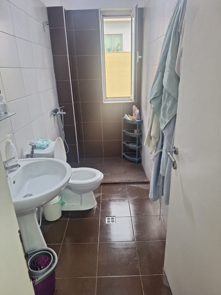 Tirane, jepet me qera apartament 2+1 Kati 6, 68 m² 380 € (Niko Avrami përballë shkollës 9-vjecare Bajram Curri)