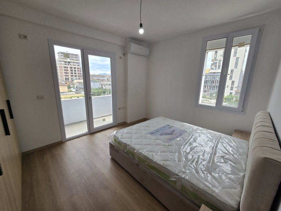 Tirane, jepet me qera apartament 2+1+Ballkon Kati 2, 80 m² 550 € (Dritan Hoxha)