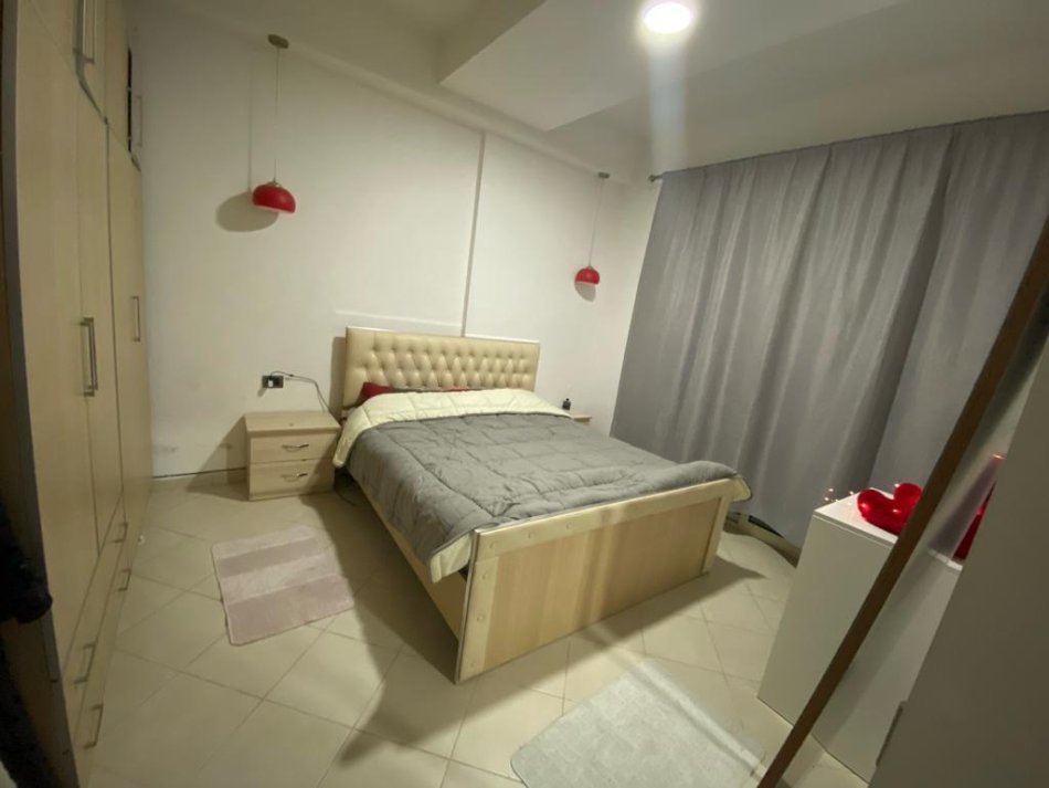 Tirane, jepet me qera apartament 1+1+Ballkon Kati 1, 79 m² 270 € (Fresku)