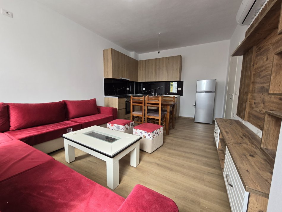 Tirane, jepet me qera apartament 2+1+Ballkon Kati 2, 80 m² 550 € (Dritan Hoxha)