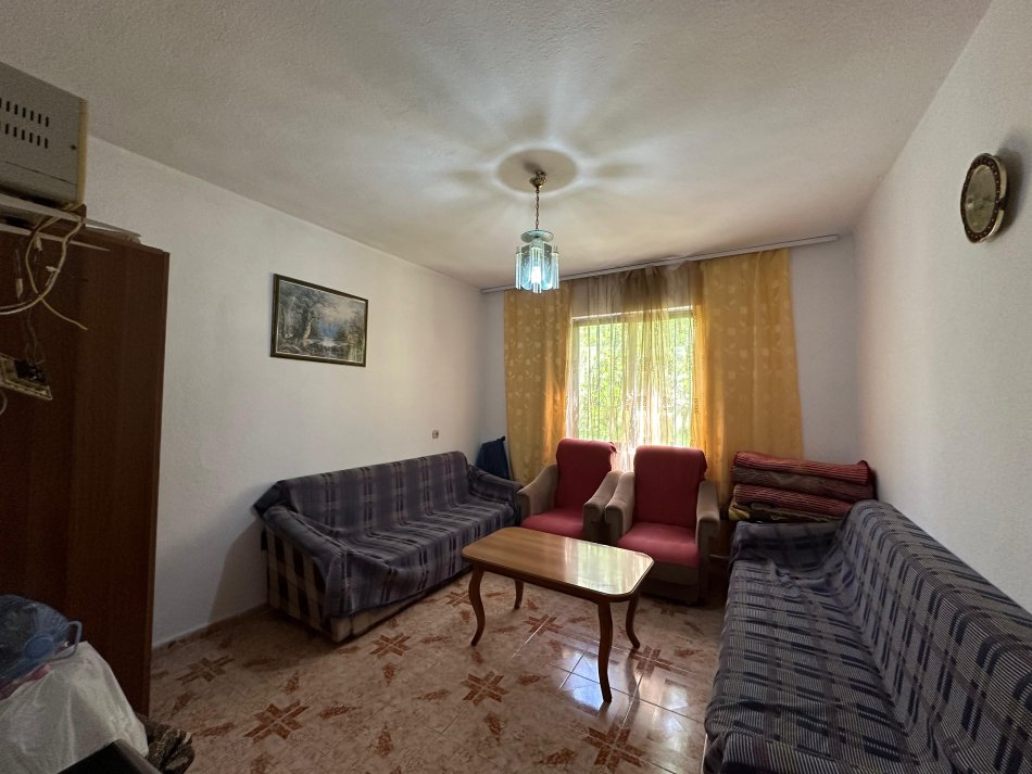 Shtepi Private 2 kate , 282 m² truall (Liqeni i Paskuqanit) Tirane