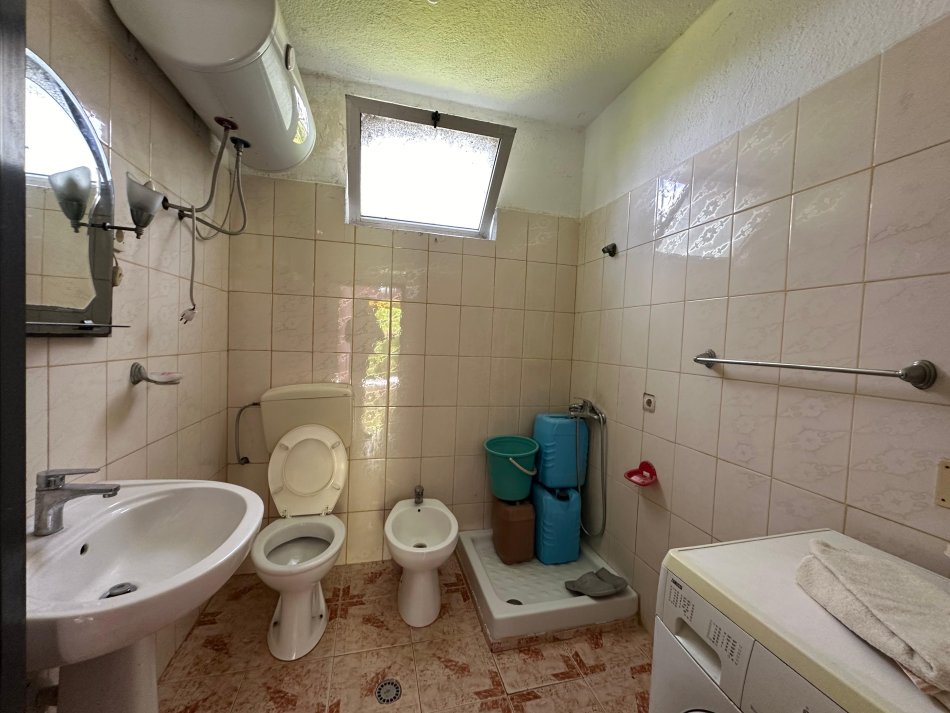 Shtepi Private 2 kate , 282 m² truall (Liqeni i Paskuqanit) Tirane