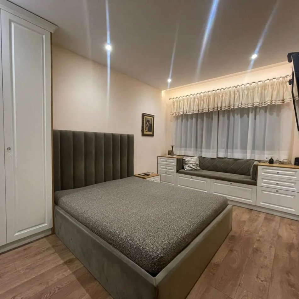 Jepet me Qira Apartament 2+1 tek rruga "Riza Cerova"