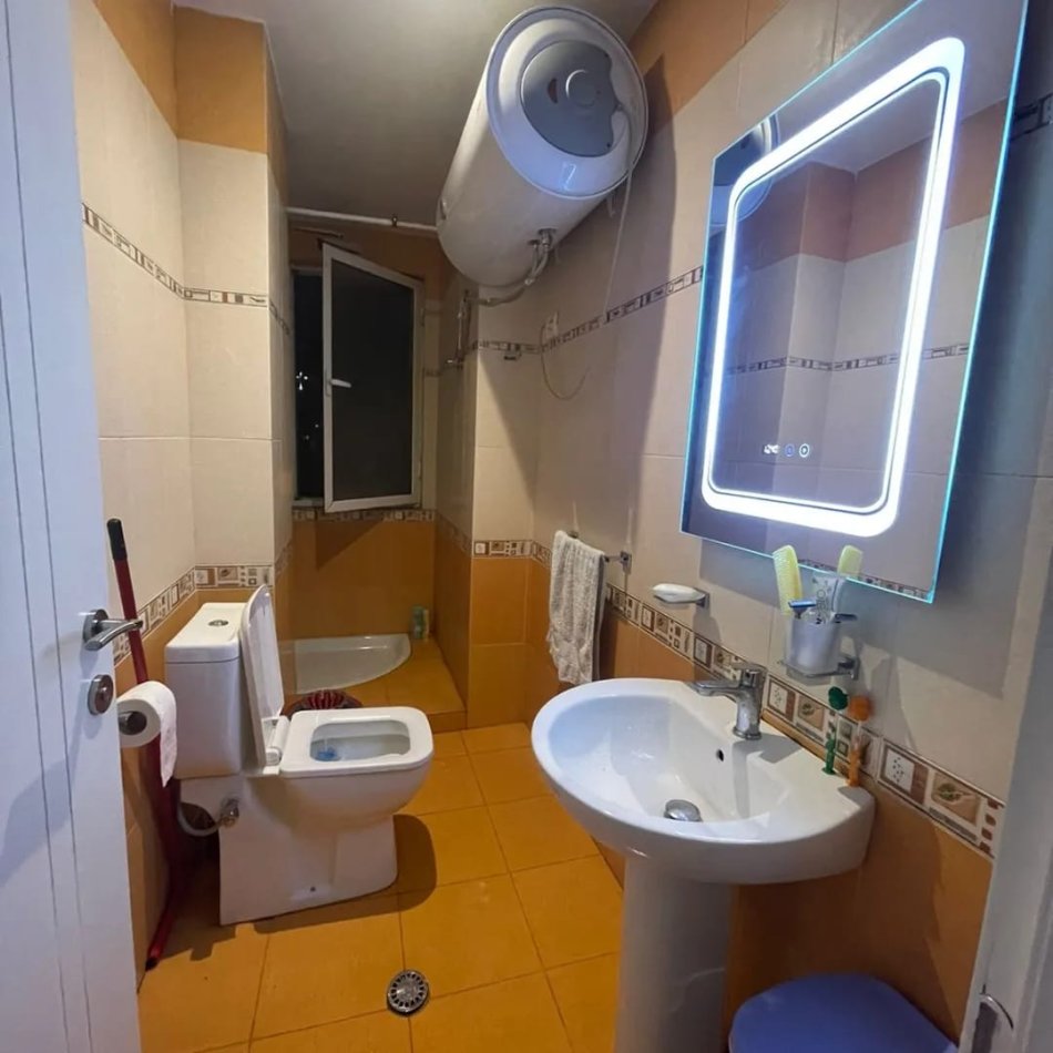 Jepet me Qira Apartament 2+1 tek rruga "Riza Cerova"