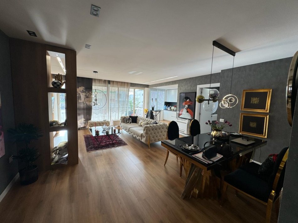 Tirane, shes apartament 2+1+Aneks, Kati 5, 136 m² 280,000 € (Frosina Plaku)