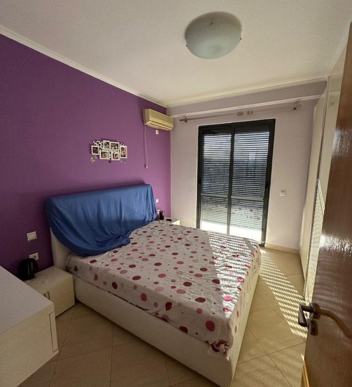 Tirane, jepet me qera apartament 2+1+Ballkon Kati 5, 93 m² 350 € (Prane Casa Italia)
