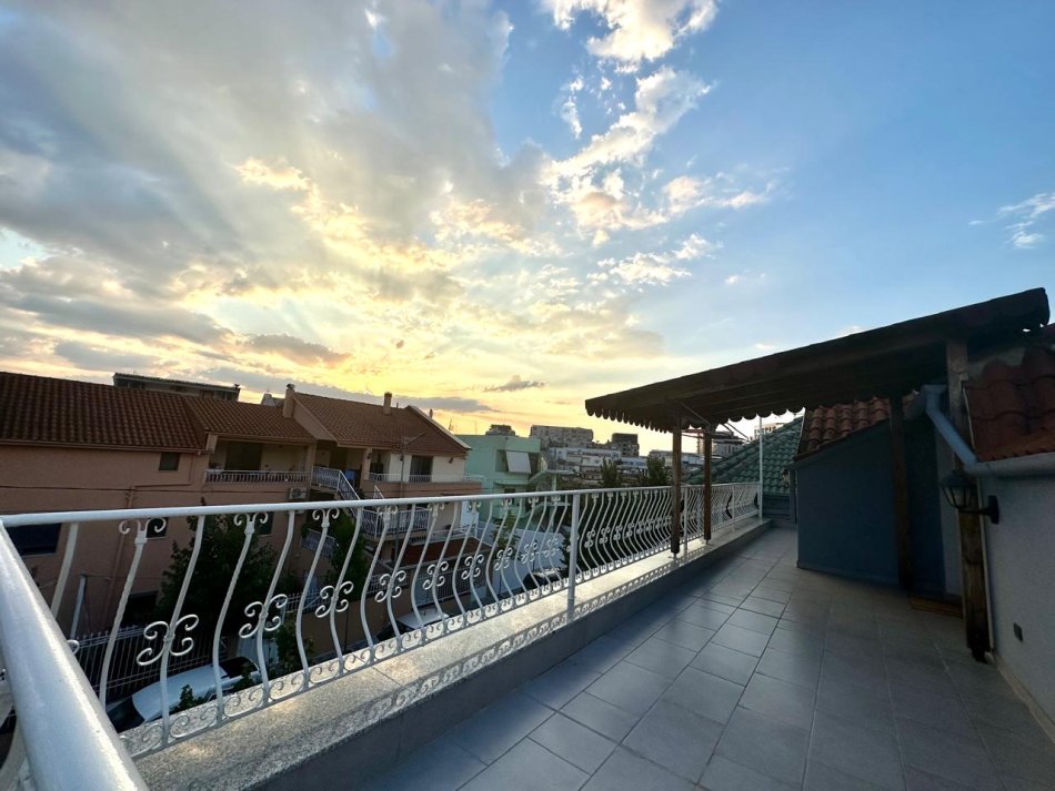 Shqiperi, jepet me qera apartament 2+1+Ballkon Kati 3, 120 m² 450 € (Xhanfize Keko)