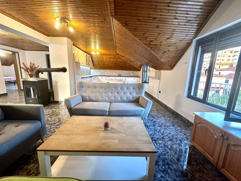 Shqiperi, jepet me qera apartament 2+1+Ballkon Kati 3, 120 m² 450 € (Xhanfize Keko)