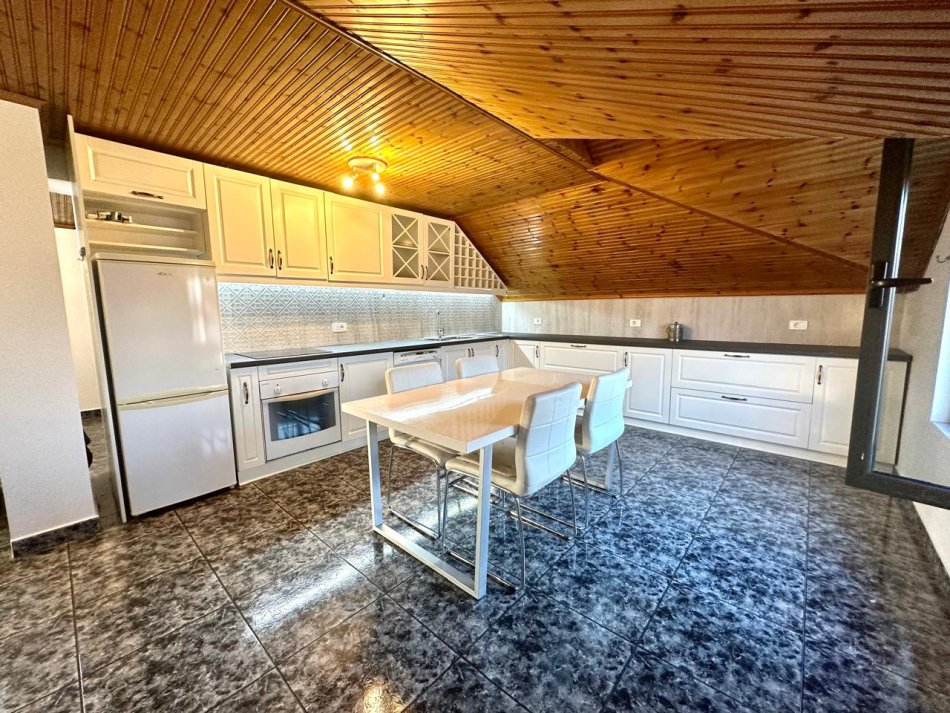 Shqiperi, jepet me qera apartament 2+1+Ballkon Kati 3, 120 m² 450 € (Xhanfize Keko)