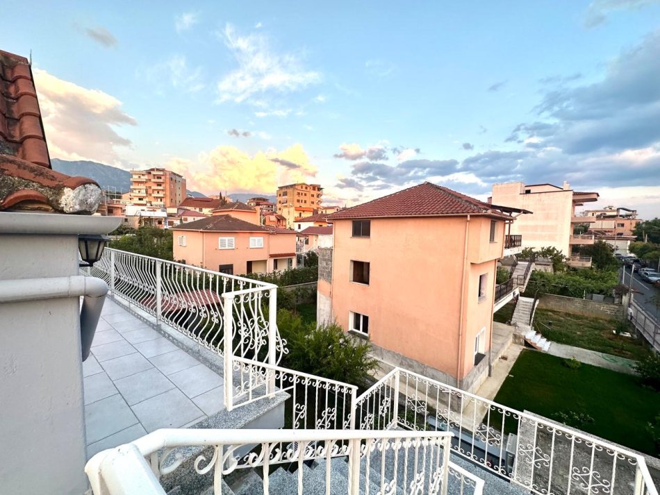 Shqiperi, jepet me qera apartament 2+1+Ballkon Kati 3, 120 m² 450 € (Xhanfize Keko)