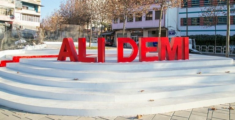 Tirane, jepet me qera apartament 2+1, Kati 4, 85 m² 360 € (Ali Demi)