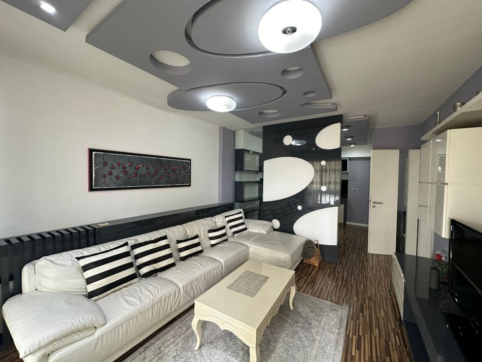 Tirane, shitet apartament 2+1+Ballkon, Kati 10, 112 m² 320,000 € (Brigada VIII)