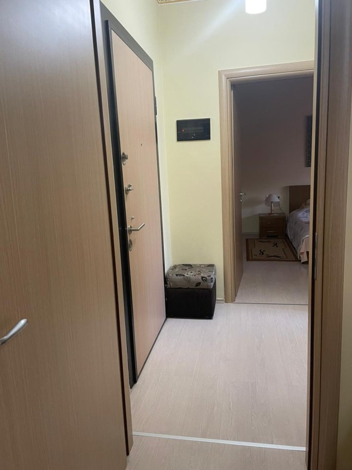 Tirane, jepet me qera apartament 1+1, Kati 3, 350 € (Fresku)