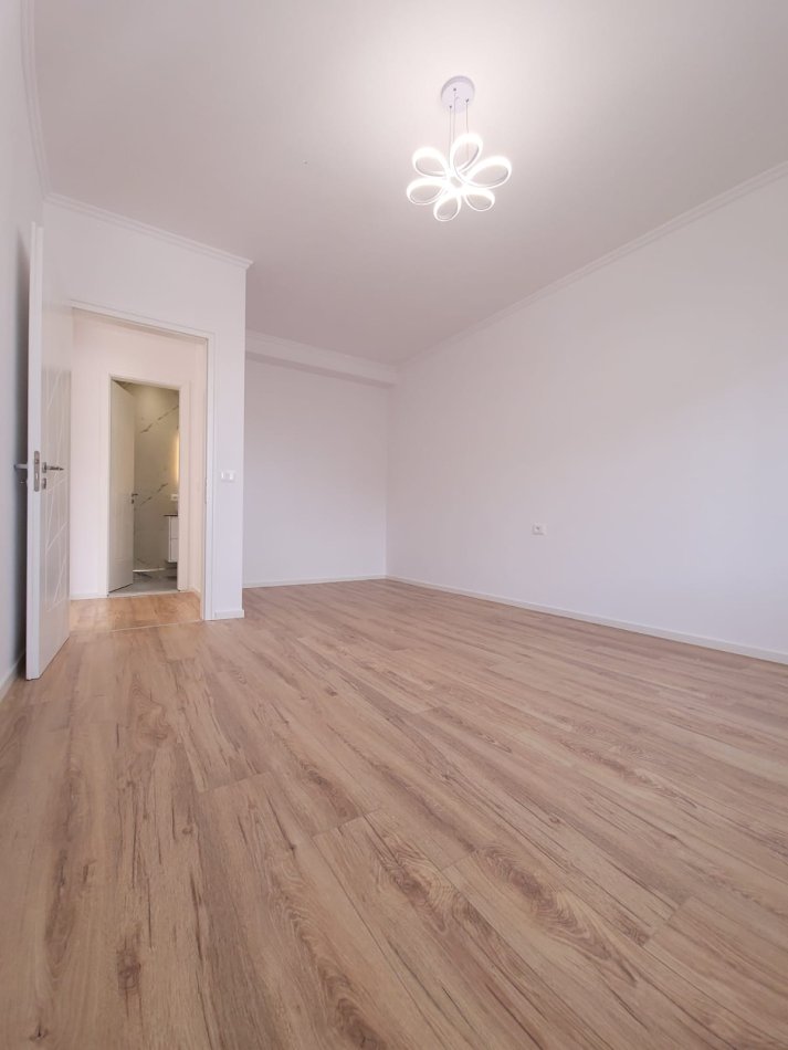 Tirane, shes apartament 2+1+Ballkon, Kati 7, 95 m² 210,000 € (Zogu i zi)