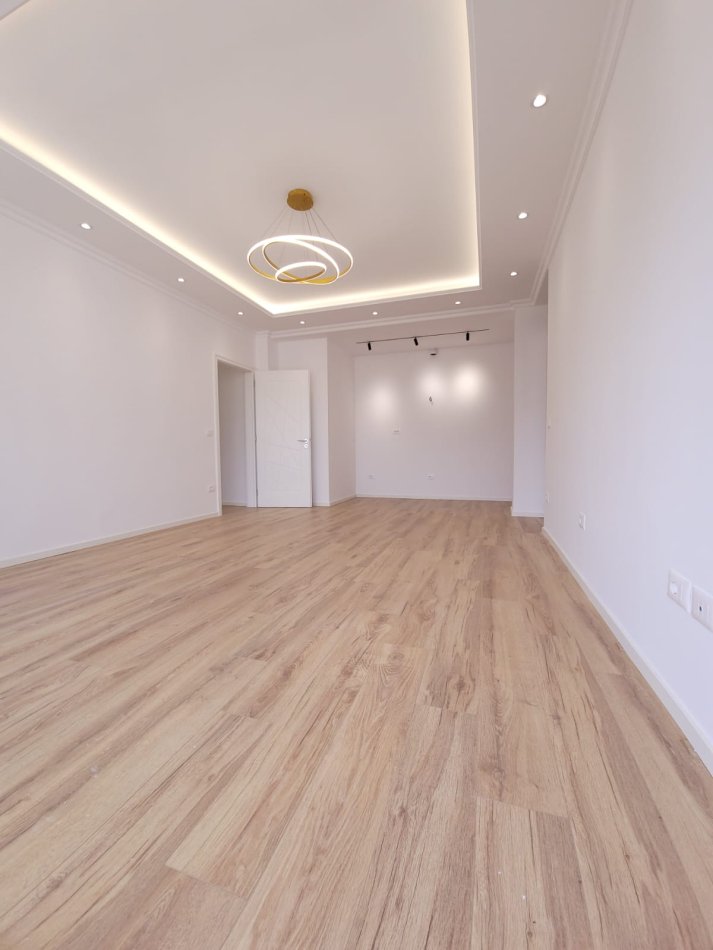 Tirane, shes apartament 2+1+Ballkon, Kati 7, 95 m² 210,000 € (Zogu i zi)
