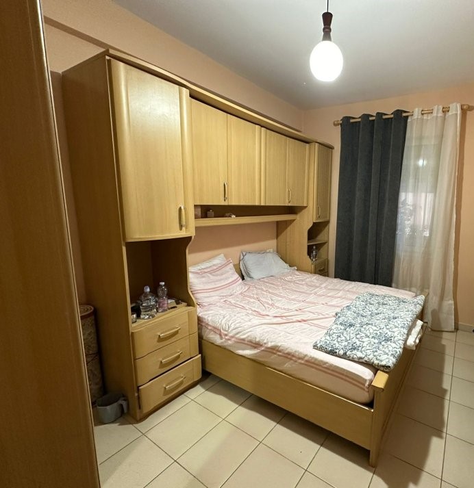 Tirane, jepet me qera apartament 1+1+Ballkon Kati 2, 65 m² 500 € (Komuna E Parisit)