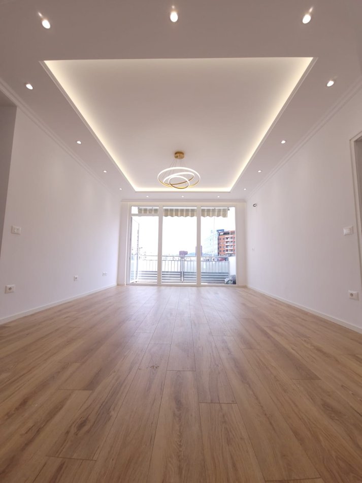 Tirane, shes apartament 2+1+Ballkon, Kati 7, 95 m² 210,000 € (Zogu i zi)