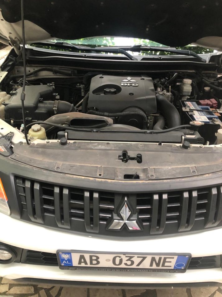 Tirane, shes Pick-Up Mitsubishi L200 Nafte, e bardhë manuale Klima 2 km 17 €