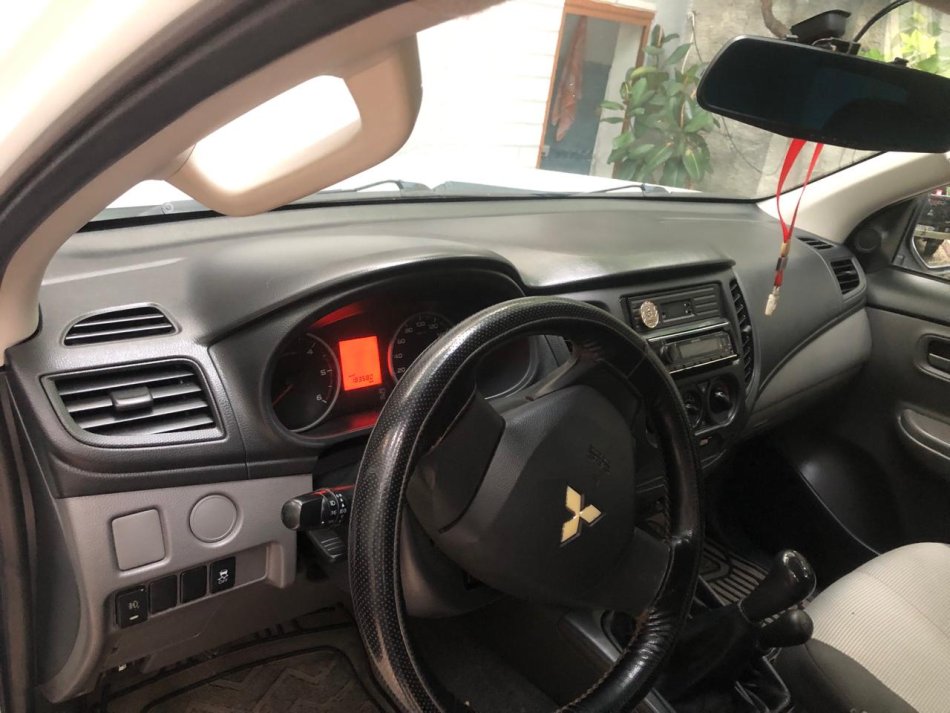 Tirane, shes Pick-Up Mitsubishi L200 Nafte, e bardhë manuale Klima 2 km 17 €