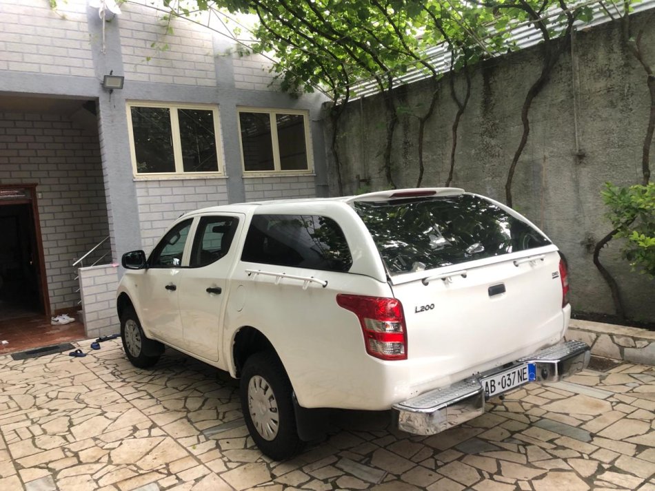 Tirane, shes Pick-Up Mitsubishi L200 Nafte, e bardhë manuale Klima 2 km 17 €