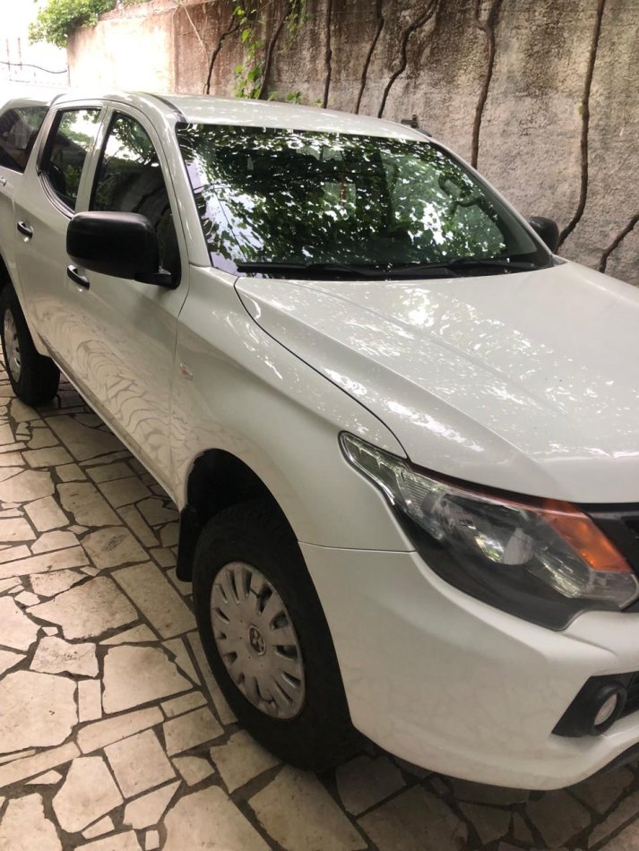 Tirane, shes Pick-Up Mitsubishi L200 Nafte, e bardhë manuale Klima 2 km 17 €