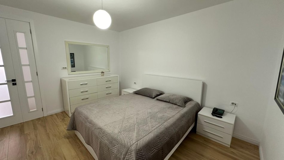 Tirane, jepet me qera apartament 2+1+Aneks+Ballkon Kati 3, 100 m² 600 € (Sheshi Wilson)