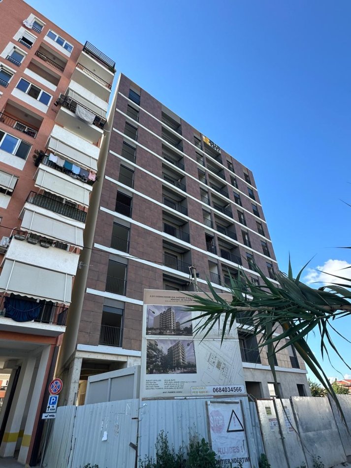 Tirane, shitet apartament 1+1 Kati 7, 55 m² 74.250 € (Rruga Sokrat Miho)