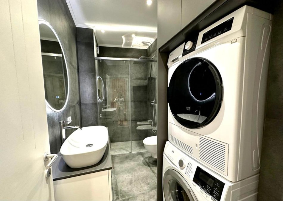 Tirane, jepet me qera apartament 2+1+Ballkon Kati 2, 11.000 € (TEG)