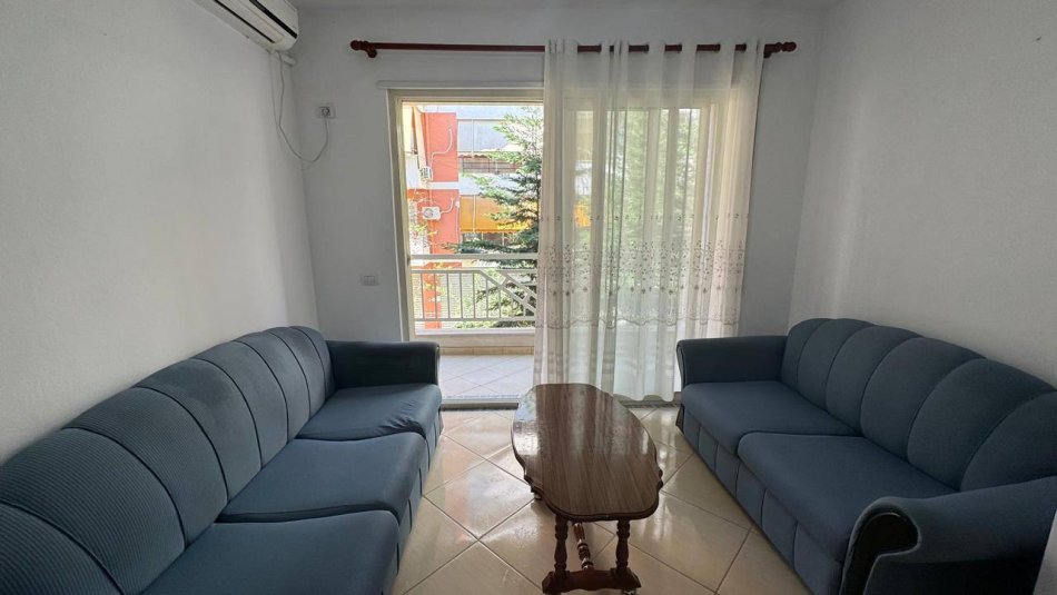 Tirane, jepet me qera apartament 1+1+Ballkon Kati 2, 63 m² 300 € (Shefqet Kuka)