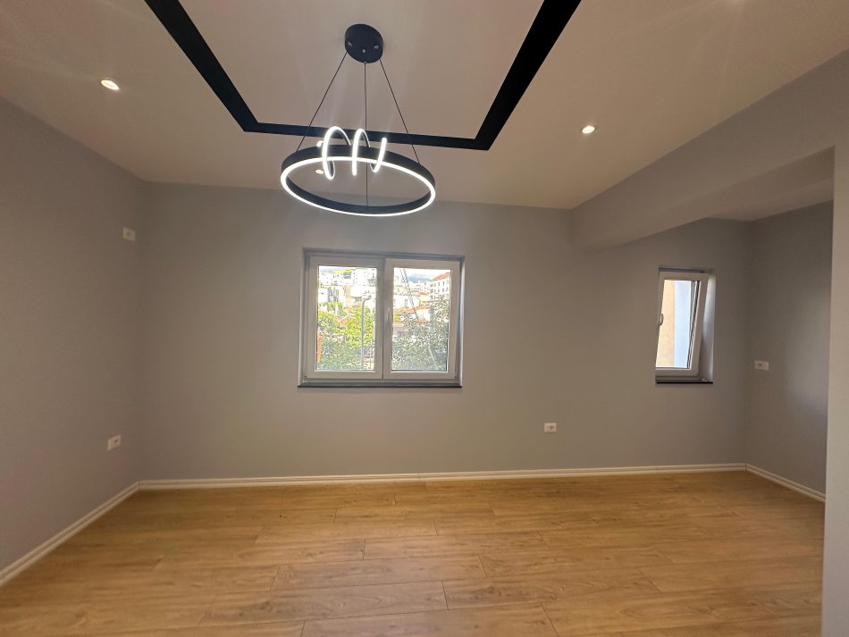 Tirane, shitet apartament 2+1+Ballkon Kati 3, 80 m² 145.000 € (Harry Fultz)