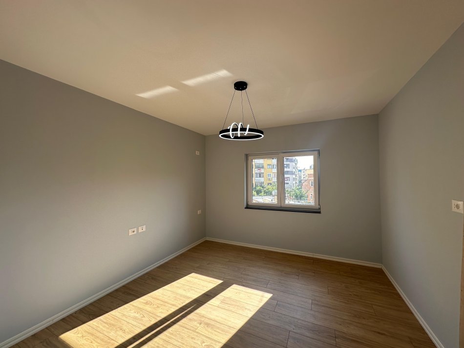 Tirane, shitet apartament 2+1+Ballkon Kati 3, 80 m² 145.000 € (Harry Fultz)