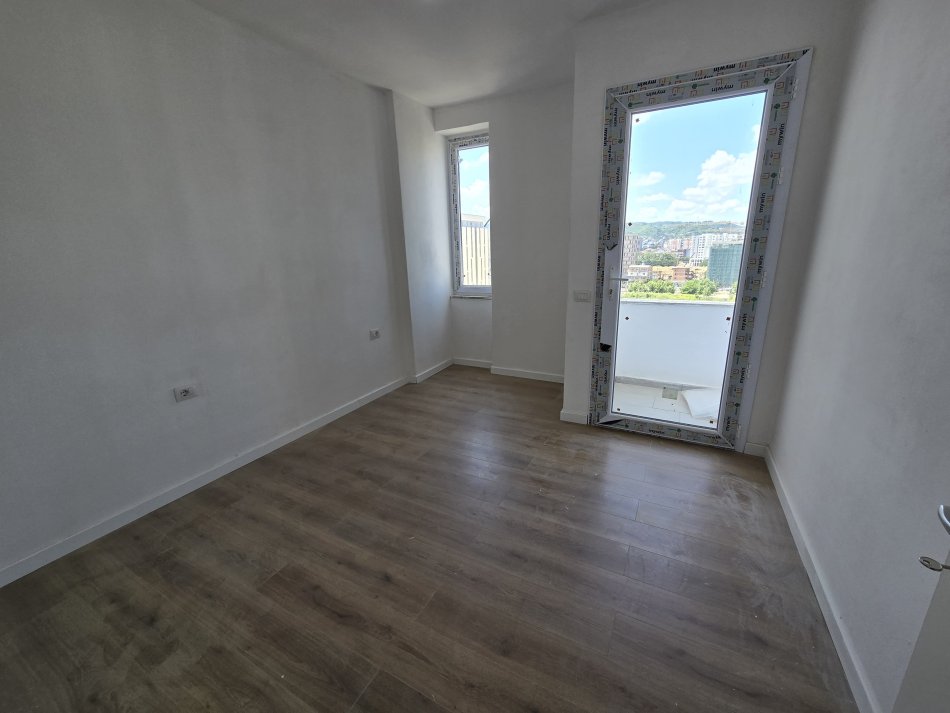 Tirane, jepet me qera apartament 3+1+Ballkon Kati 9, 104 m² 500 € (Dritan Hoxha)