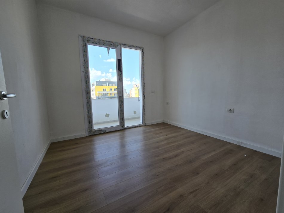 Tirane, jepet me qera apartament 3+1+Ballkon Kati 9, 104 m² 500 € (Dritan Hoxha)