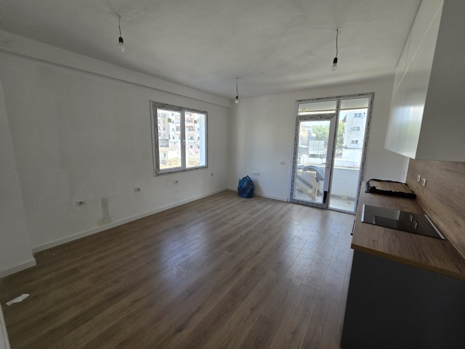 Tirane, jepet me qera apartament Kati 1, 86 m² 450 € (Dritan Hoxha)