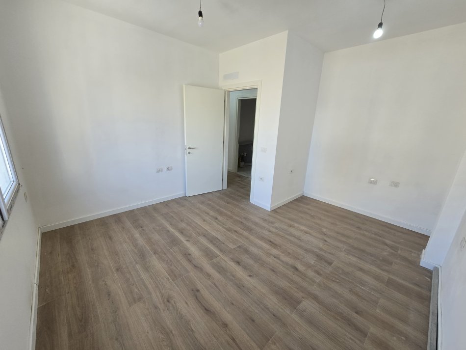 Tirane, jepet me qera apartament Kati 1, 86 m² 450 € (Dritan Hoxha)