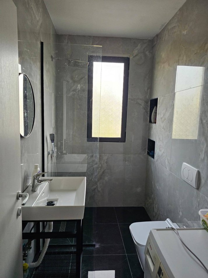 Durres, jepet me qera apartament 2+1+Ballkon Kati 3, 87 m² 500 € (Rruga e Dibres)