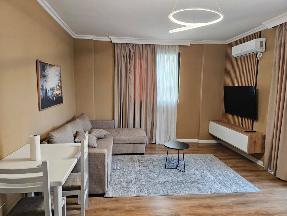 Durres, jepet me qera apartament 2+1+Ballkon Kati 3, 87 m² 500 € (Rruga e Dibres)