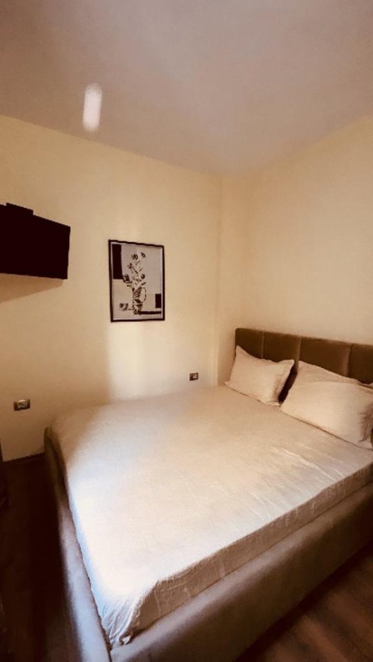Tirane, jepet me qera garsonier 1+1 Kati 3, 30 m² 350 € (rruga elbasanit)