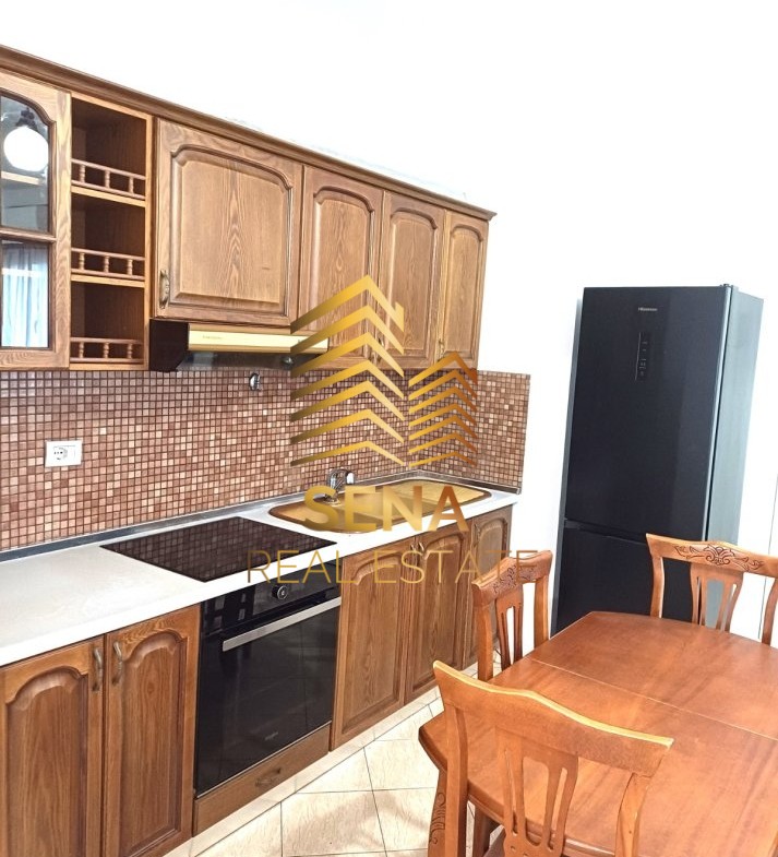 Tirane, jepet me qera apartament 2+1+Ballkon Kati 4, 80 m² 500 € (RRUGA IRFAN TOMINI)