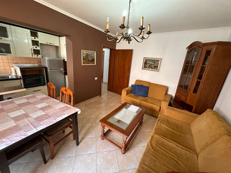 Tirane, jepet me qera apartament 2+1+Aneks Kati 3, 65 m² 450 € (Brryli)