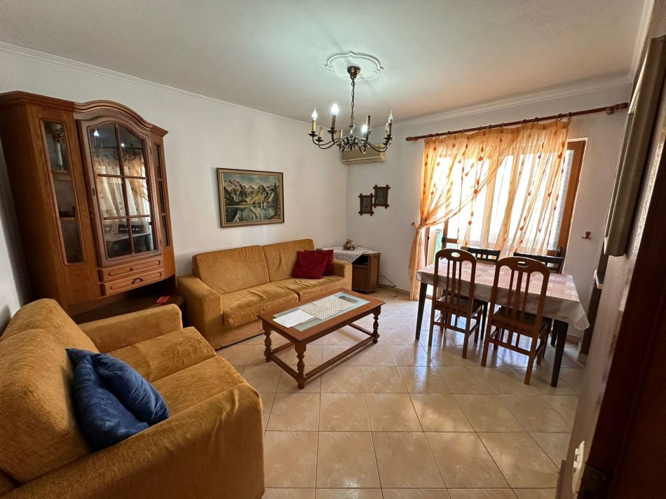 Tirane, jepet me qera apartament 2+1+Aneks Kati 3, 65 m² 450 € (Brryli)